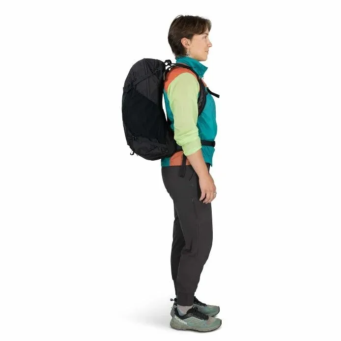 imgi_10_Hikelite26_S26_OnBody2_RavenBlack_Hi-res.webp